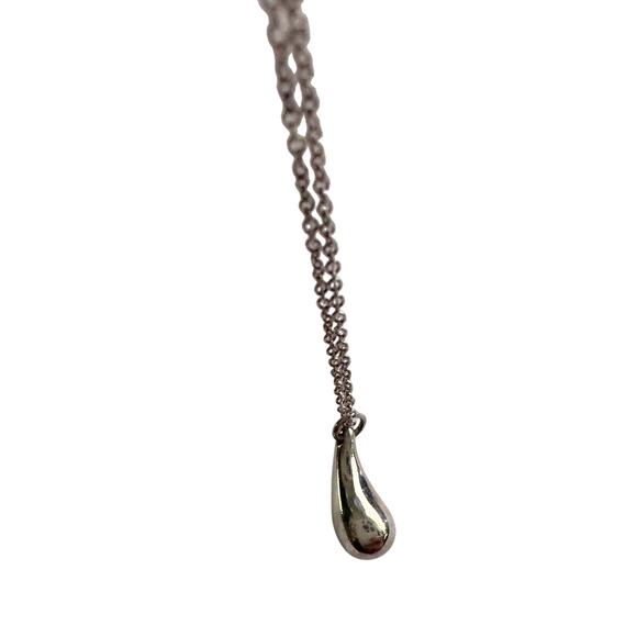 Tiffany and Co Elsa Peretti Teardrop Pendant Necklace in Sterling Silver - Picture 10 of 12